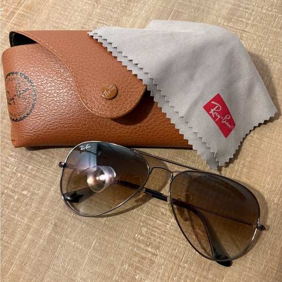 Ray-Ban
AVIATOR GRADIENT SUNGLASSES - Picture 15 of 15